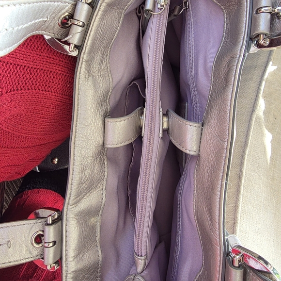 Elegant Coach Silver- Gray Tote Bag Violet Lining - Picture 11 of 14